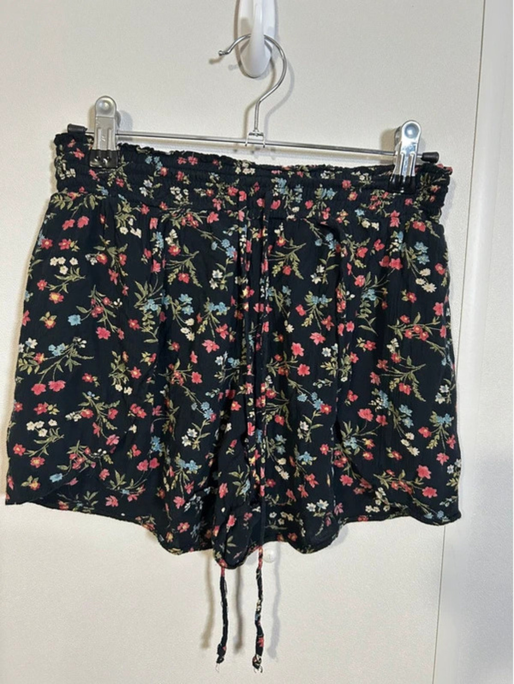 American Eagle Floral Boho Pull-On Shorts XS Black Viscose